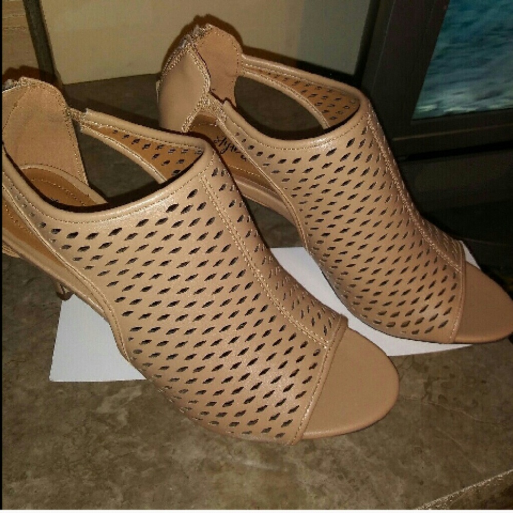 ⬇Style & Co shoes👡